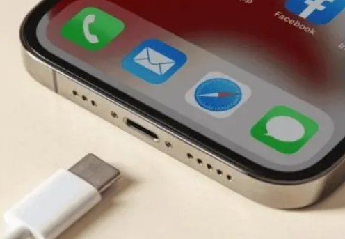 天长苹果15维修分享iPhone15改USB-C接口后能和安卓用户互借充电器吗 